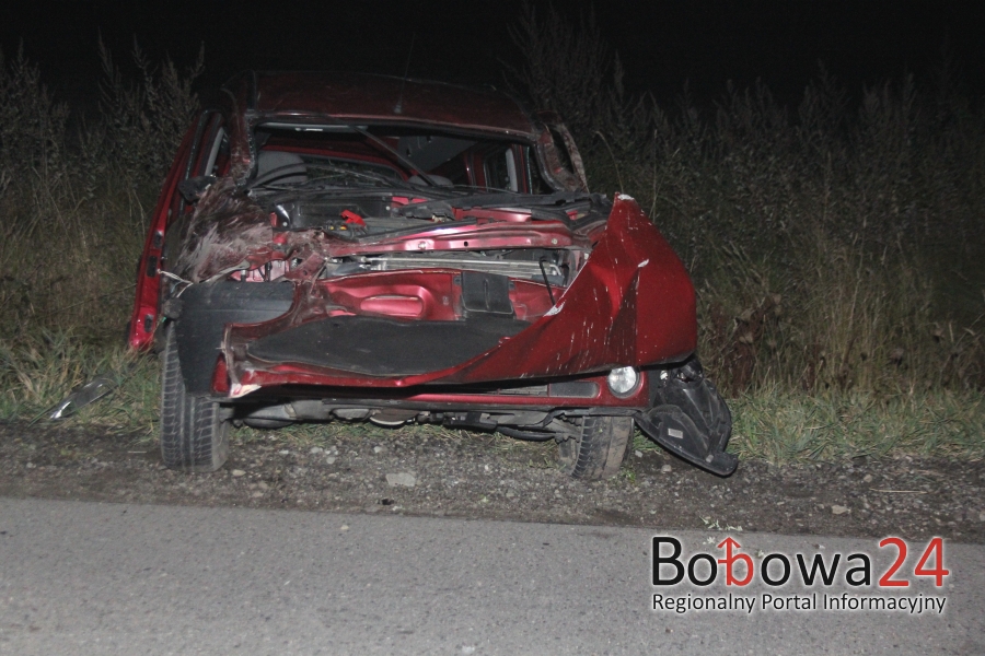 Samochód osobowy koziołkując wpadł do rowu Bobowa24