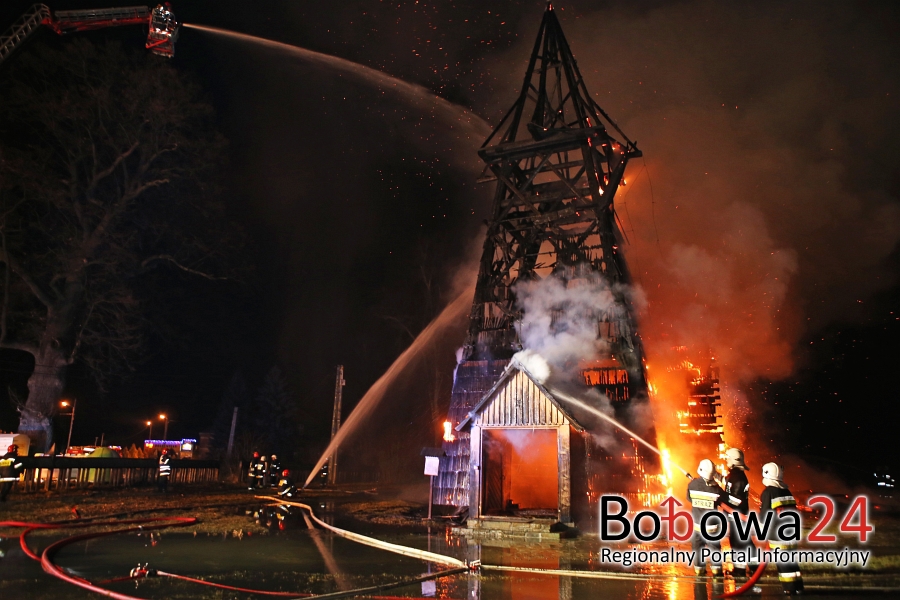 Około 150 strażaków gasiło pożar drewnianego kościoła w Libuszy (TV)