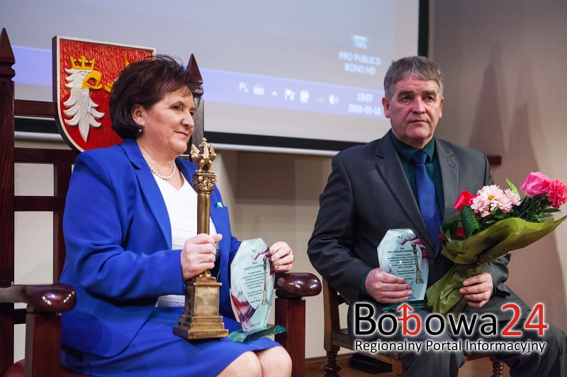 Zasłużeni dla lokalnych społeczności odebrali nagrodę „Pro publico bono” (TV)