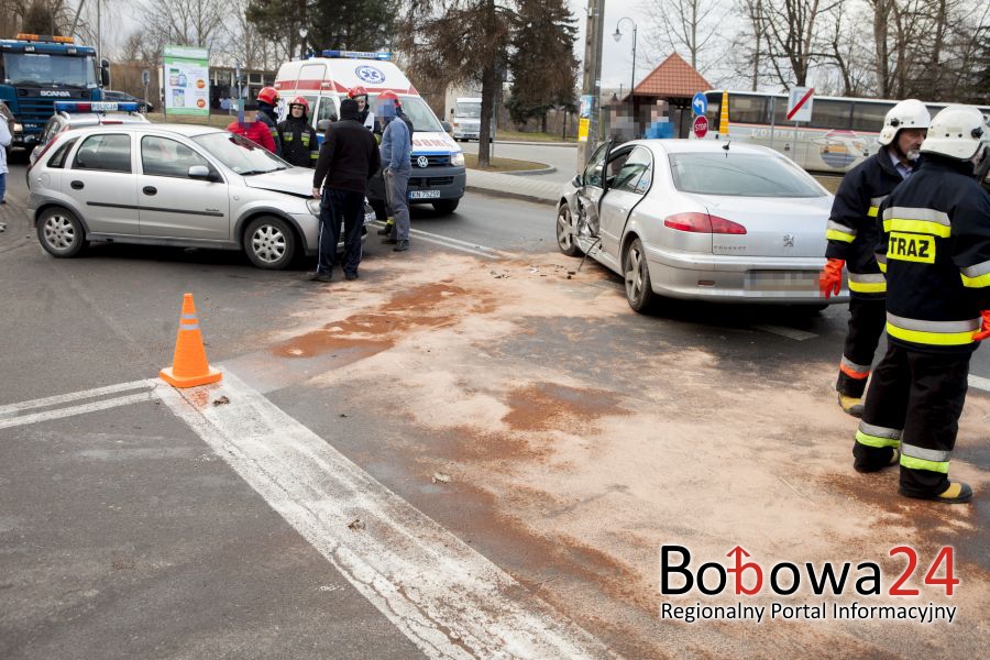 Bobowa: zderzenie pojazdów na ul. Węgierskiej. Utrudnienia na DW nr 981