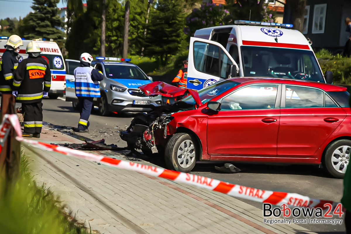 Bobowa, Grunwaldzka: dwie osoby poszkodowane po zderzeniu pojazdów